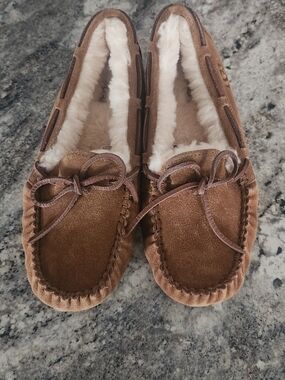 UGG Kids Sz3 Chestnut Suede Moccasin Slippers with Cream Shearling Womens Sz: 5